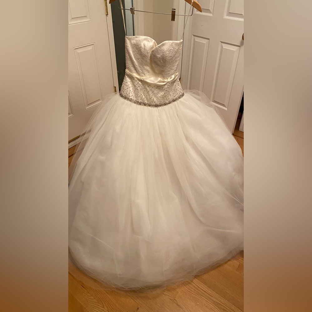 Edgardo Bonilla - wedding dress. Beautiful beaded details. Perfect!